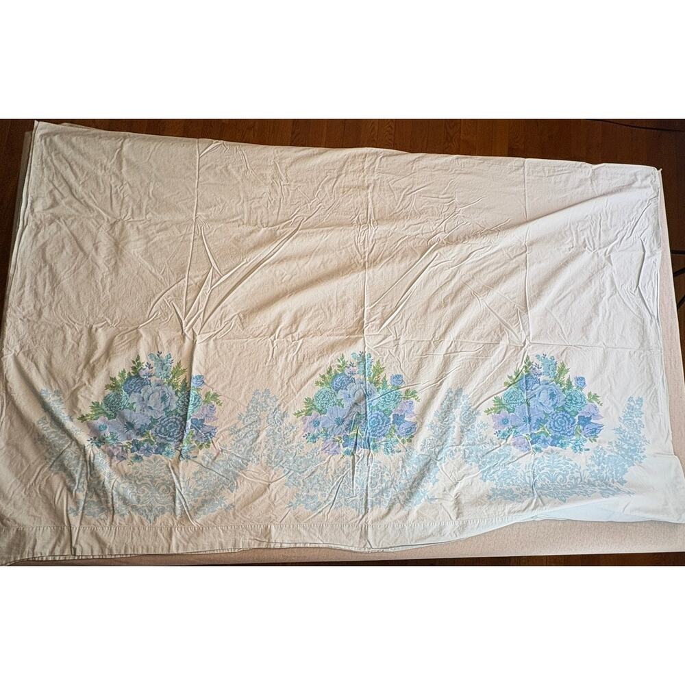 Vintage J.P. Stevens & Co., Inc. Utica Floral Double Flat Twin Blue Floral Sheet
